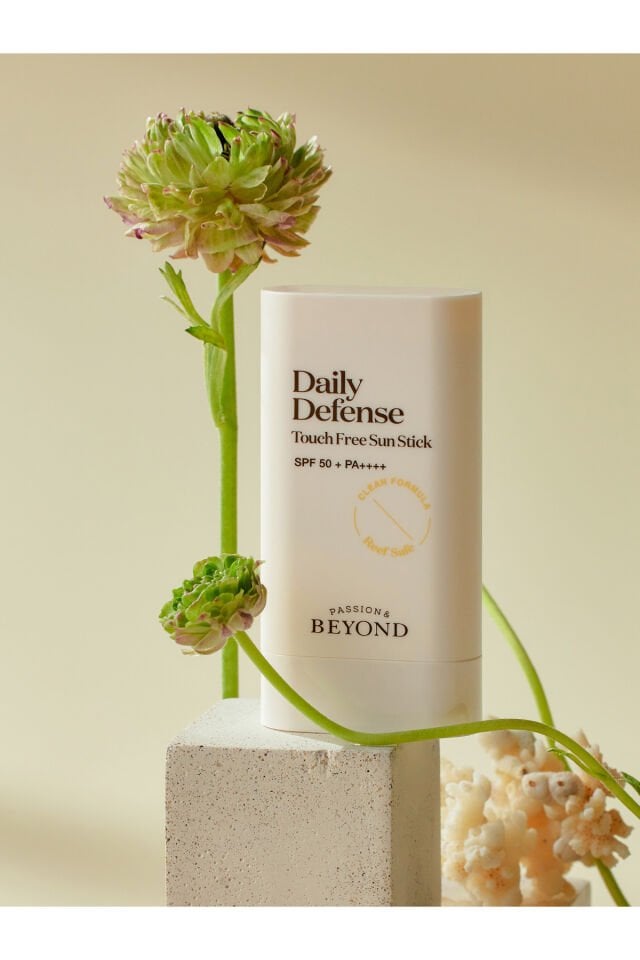Daily Defense Touch Free Sun Stick SPF50+ PA++++ Şeffaf Bitişli Yüksek UV Korumalı Güneş Stick 18g