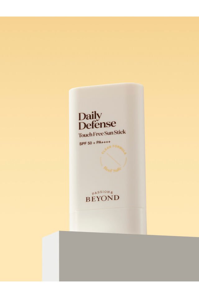 Daily Defense Touch Free Sun Stick SPF50+ PA++++ Şeffaf Bitişli Yüksek UV Korumalı Güneş Stick 18g